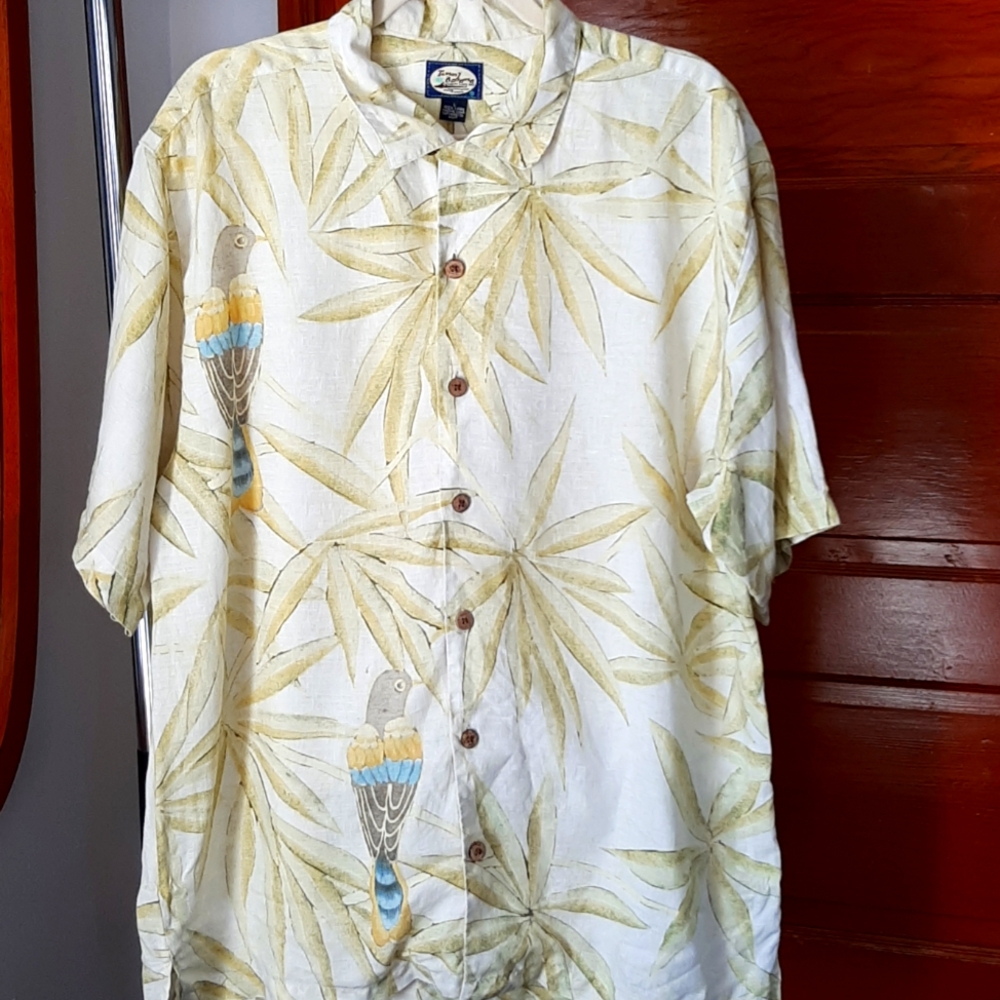 Peaceful Parrot 100% Linen Button-Down Shirt Large